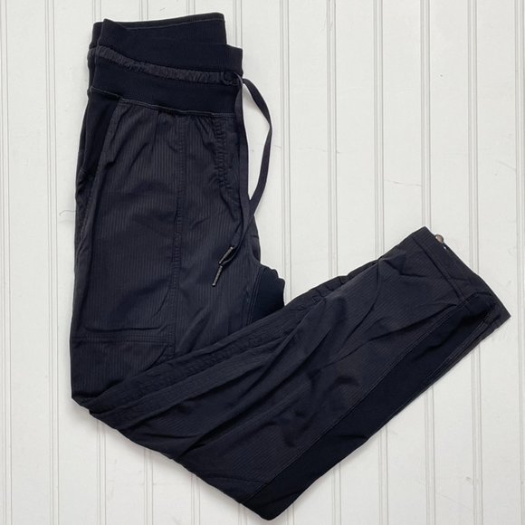 Lululemon Dance Studio Crop Black Women's SZ 2‎ - Picture 1 of 8